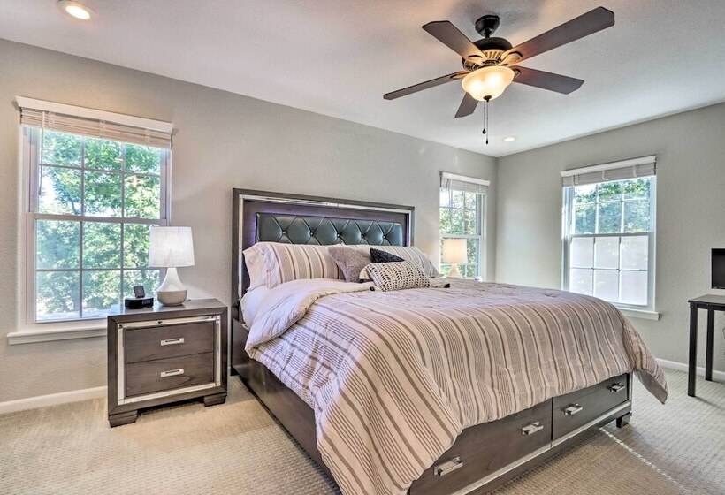 Dock & Jet Ski Slip: Lakeside Sunrise Beach Home!