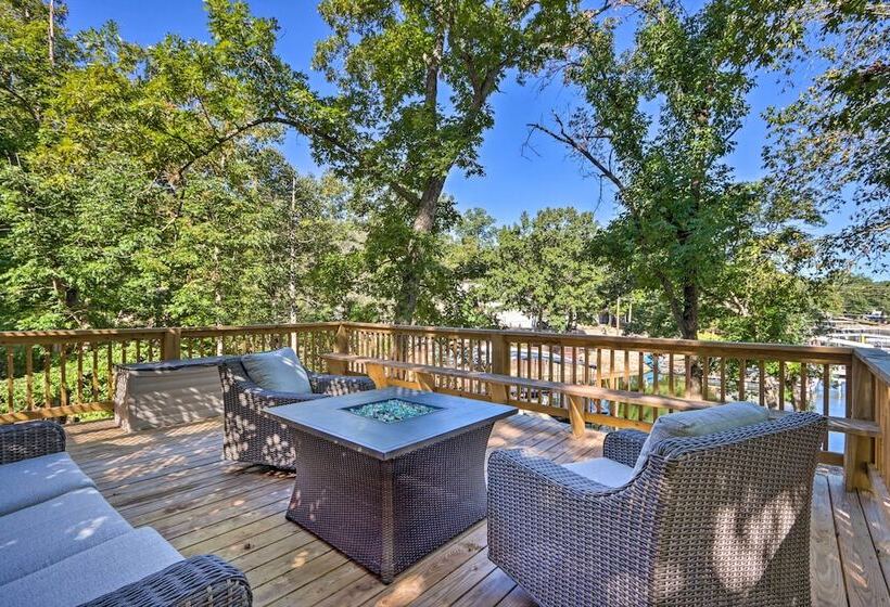 Dock & Jet Ski Slip: Lakeside Sunrise Beach Home!