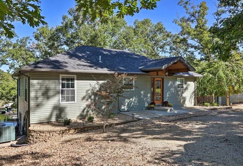 Dock & Jet Ski Slip: Lakeside Sunrise Beach Home!