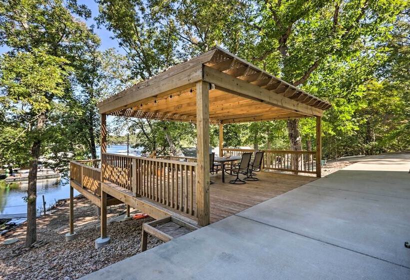 Dock & Jet Ski Slip: Lakeside Sunrise Beach Home!