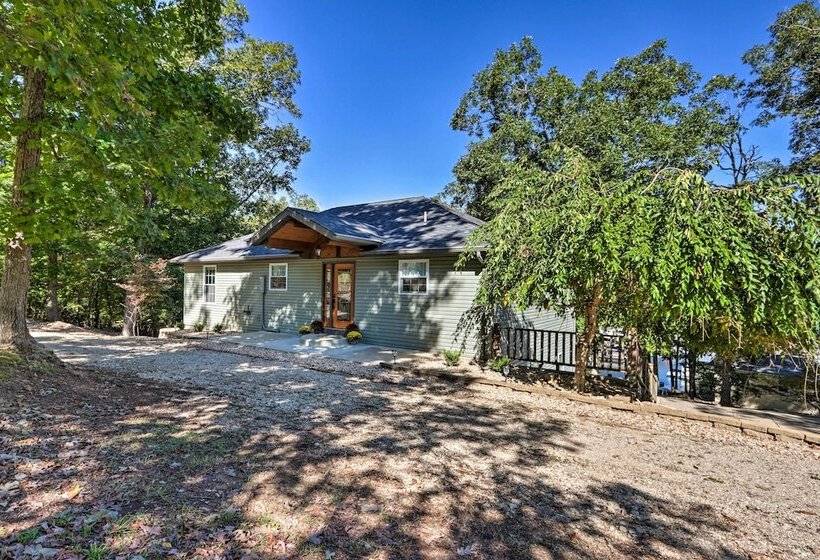 Dock & Jet Ski Slip: Lakeside Sunrise Beach Home!