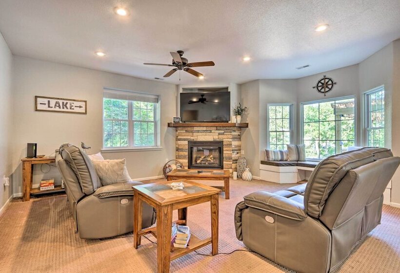 Dock & Jet Ski Slip: Lakeside Sunrise Beach Home!