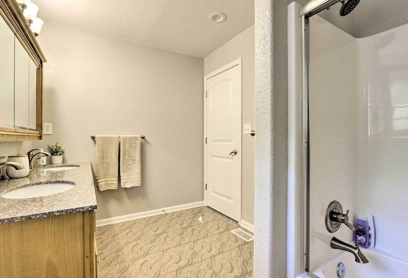 Dock & Jet Ski Slip: Lakeside Sunrise Beach Home!