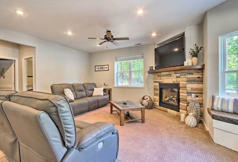 Dock & Jet Ski Slip: Lakeside Sunrise Beach Home!