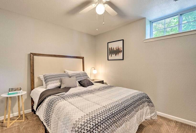 Dock & Jet Ski Slip: Lakeside Sunrise Beach Home!