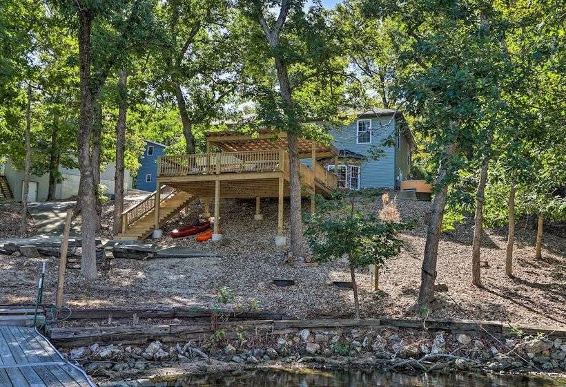 Dock & Jet Ski Slip: Lakeside Sunrise Beach Home!