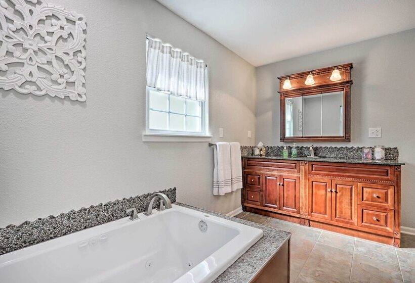 Dock & Jet Ski Slip: Lakeside Sunrise Beach Home!