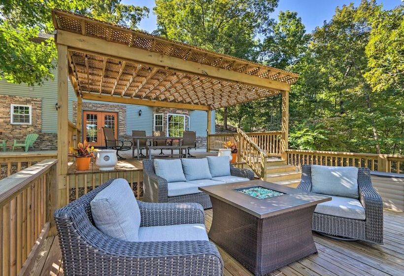 Dock & Jet Ski Slip: Lakeside Sunrise Beach Home!