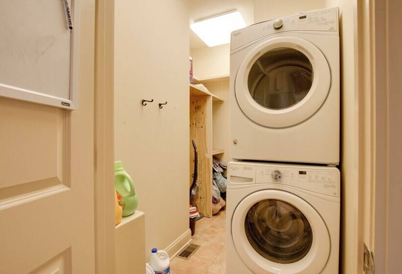 Landrum  Treehouse    Hot Tub & Trail Access!