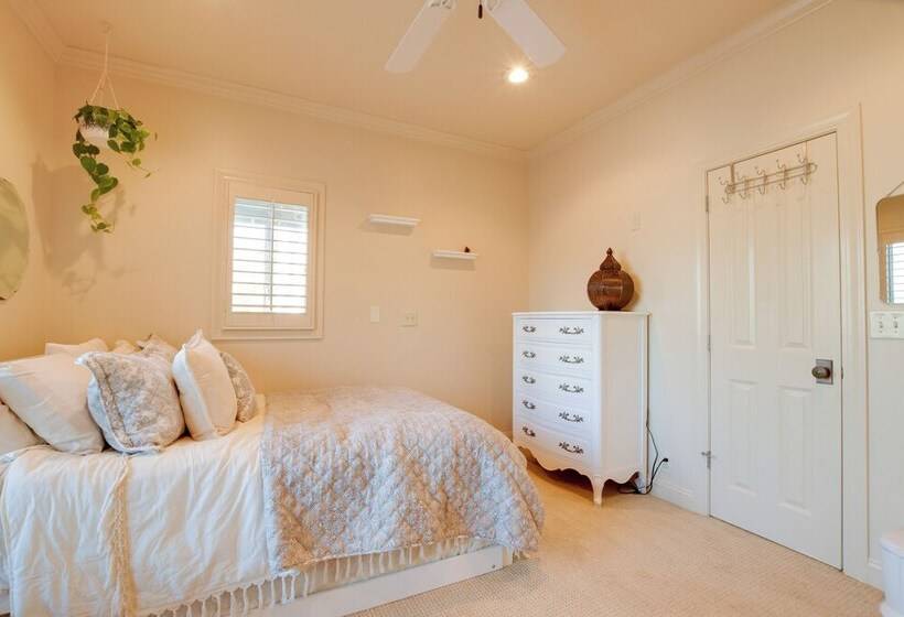 Landrum  Treehouse    Hot Tub & Trail Access!