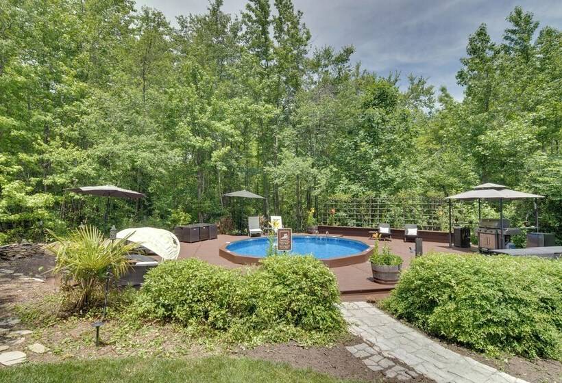 Landrum  Treehouse    Hot Tub & Trail Access!