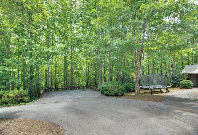 Landrum  Treehouse    Hot Tub & Trail Access!