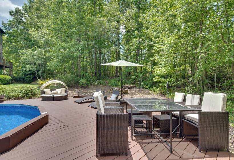 Landrum  Treehouse    Hot Tub & Trail Access!