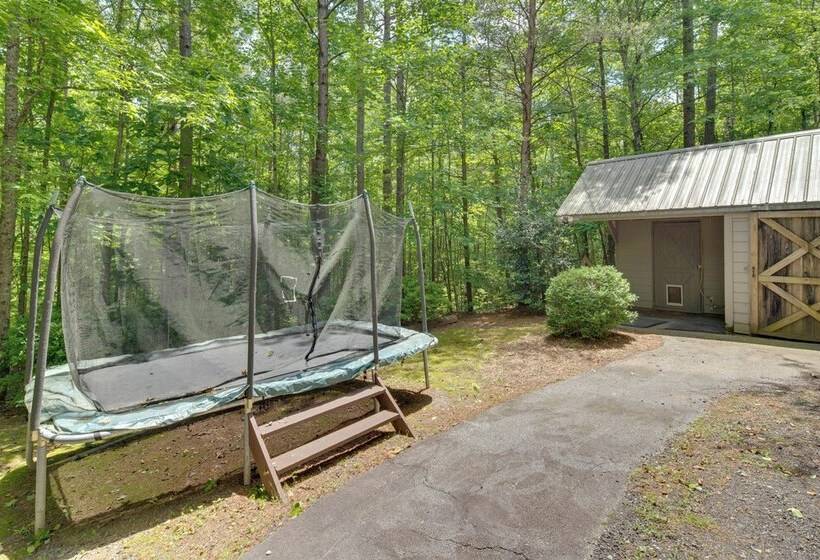 Landrum  Treehouse    Hot Tub & Trail Access!