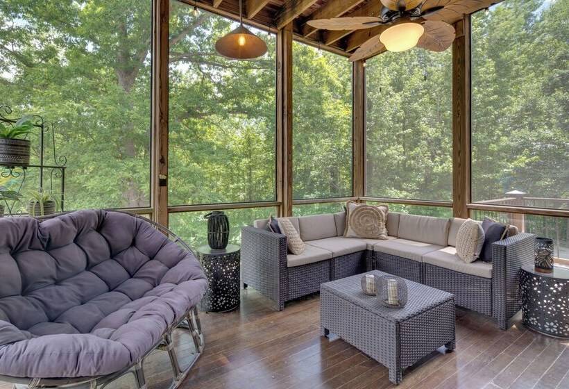 Landrum  Treehouse    Hot Tub & Trail Access!