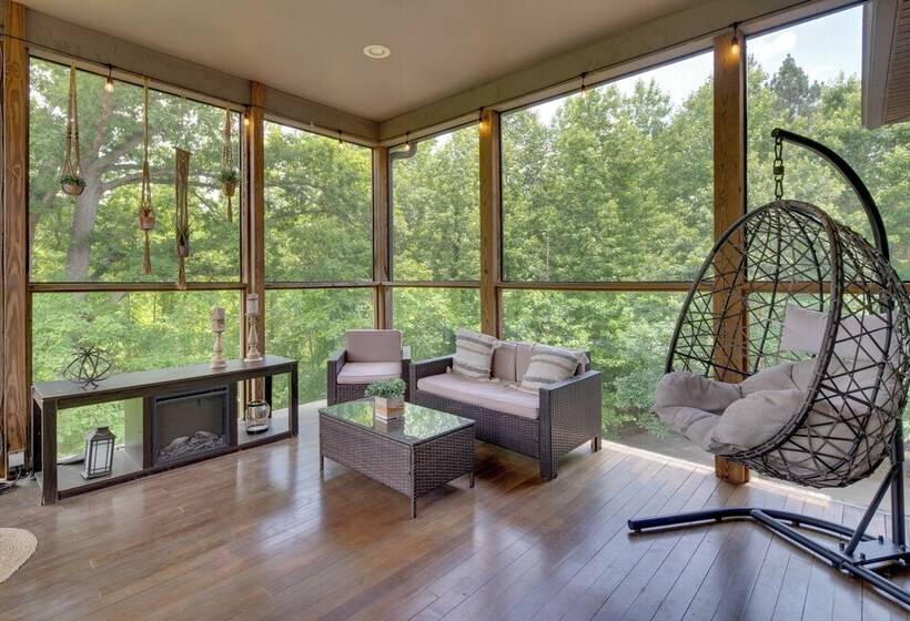 Landrum  Treehouse    Hot Tub & Trail Access!