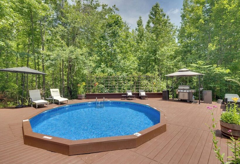 Landrum  Treehouse    Hot Tub & Trail Access!