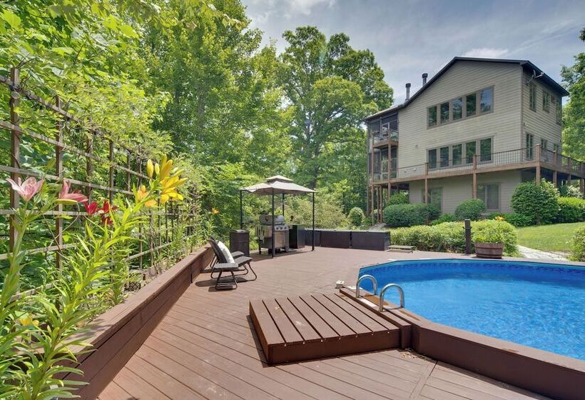 Landrum  Treehouse    Hot Tub & Trail Access!