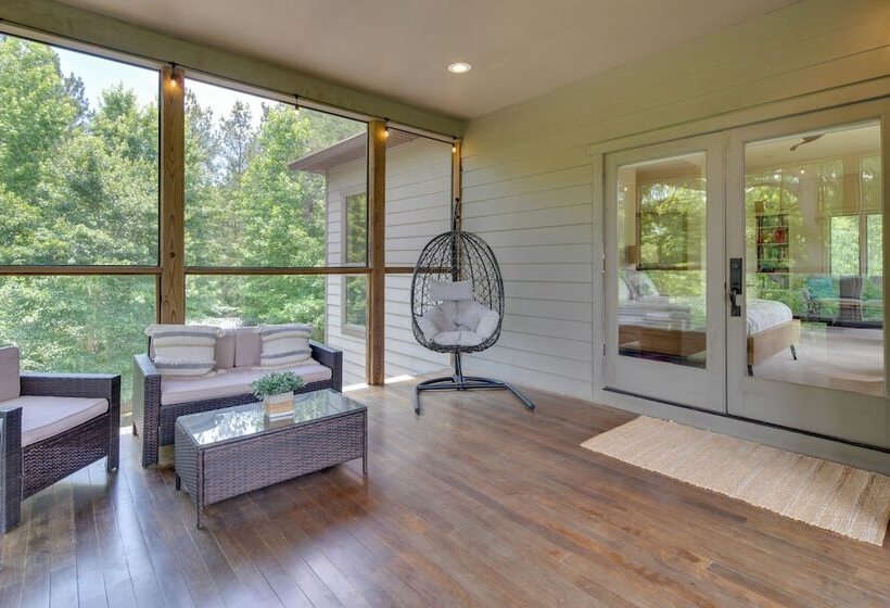 Landrum  Treehouse    Hot Tub & Trail Access!