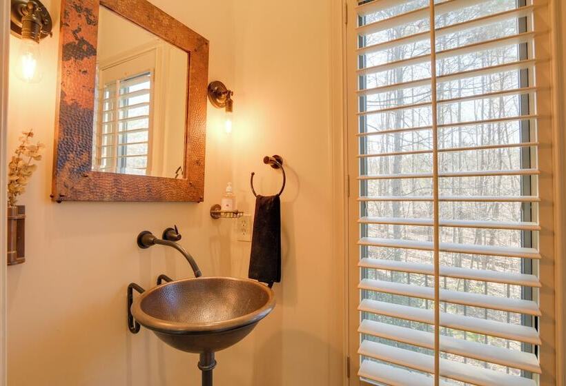 Landrum  Treehouse    Hot Tub & Trail Access!