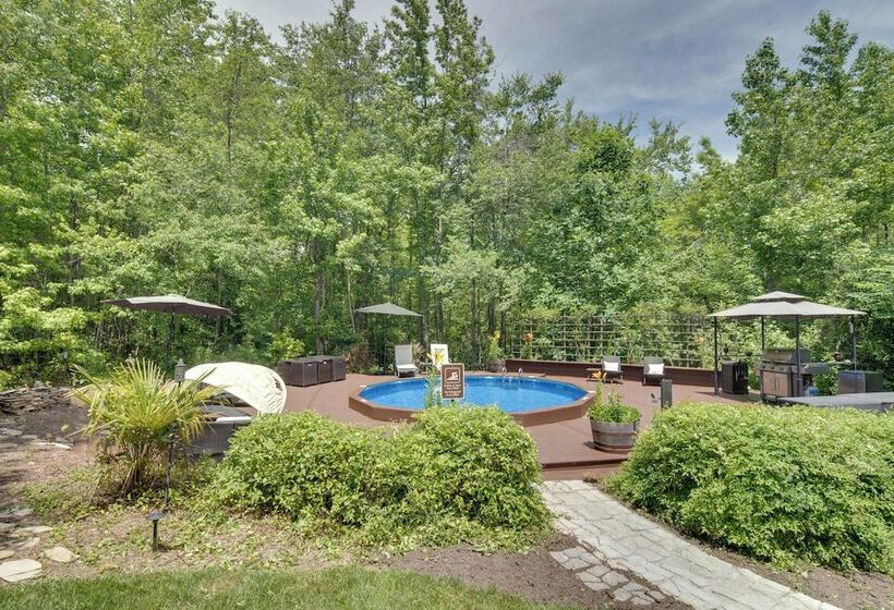 Landrum  Treehouse    Hot Tub & Trail Access!