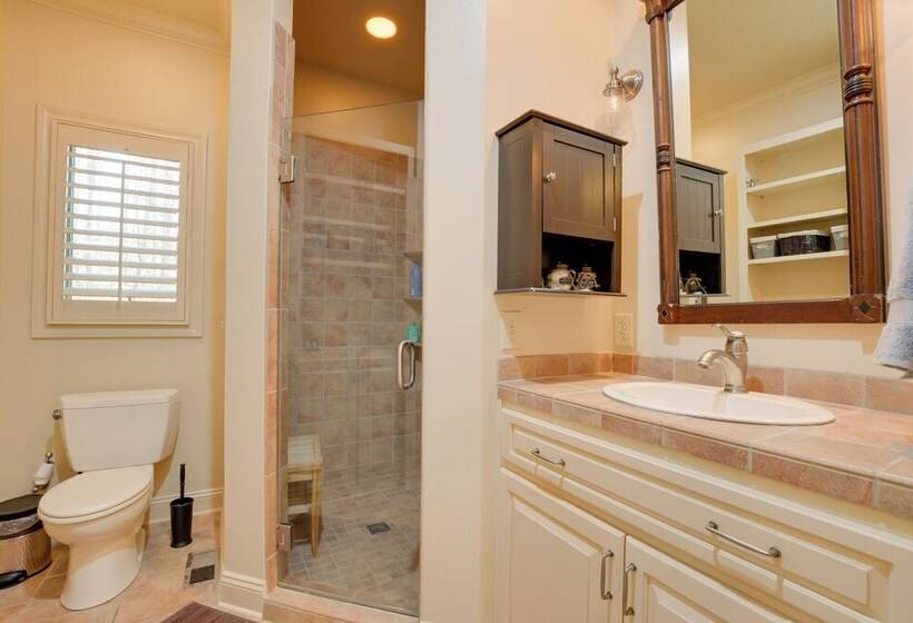 Landrum  Treehouse    Hot Tub & Trail Access!