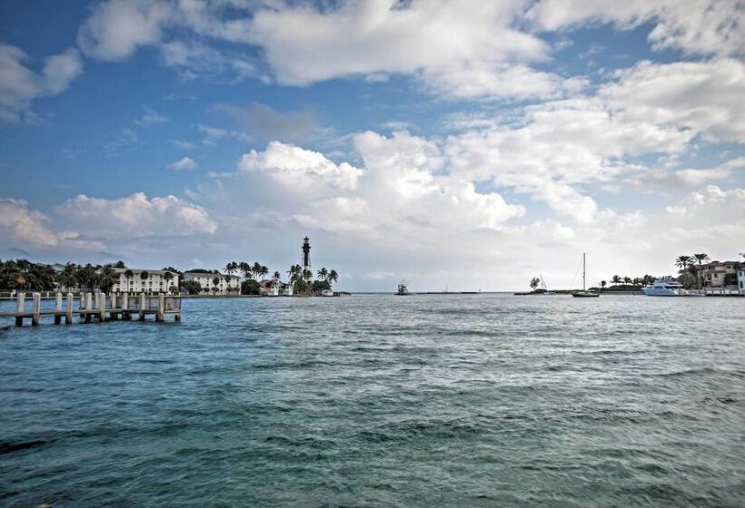 Walk To Private Beach: Poolside Oasis In Pompano