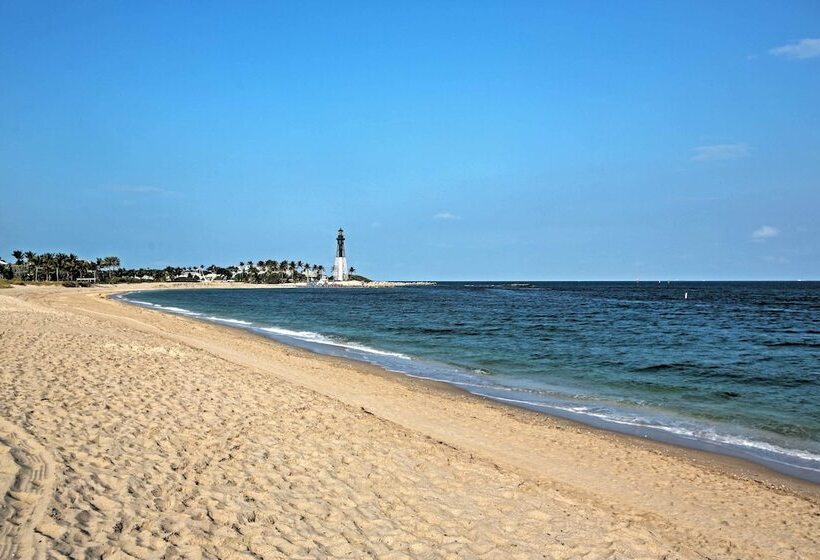 Walk To Private Beach: Poolside Oasis In Pompano