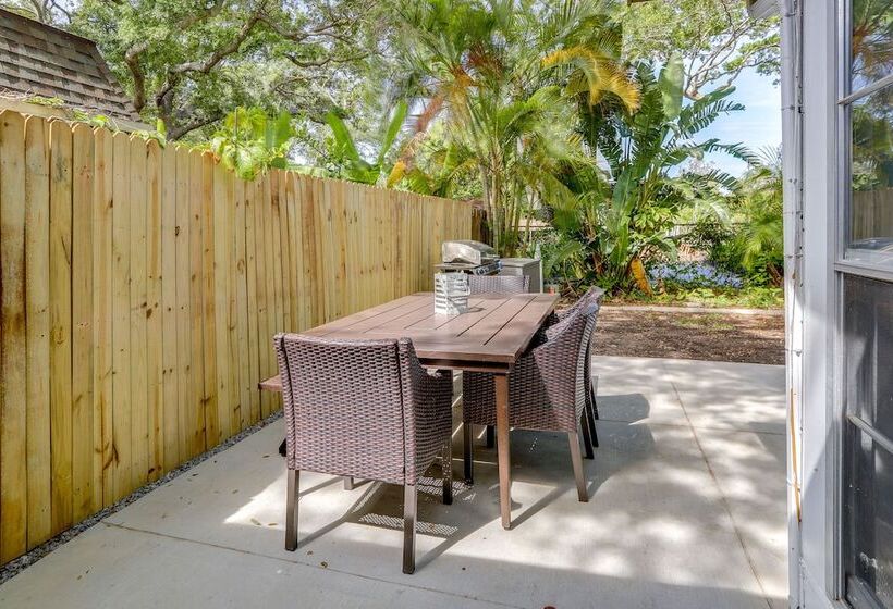 Largo Family Home W/ Sunroom & Back Patio!