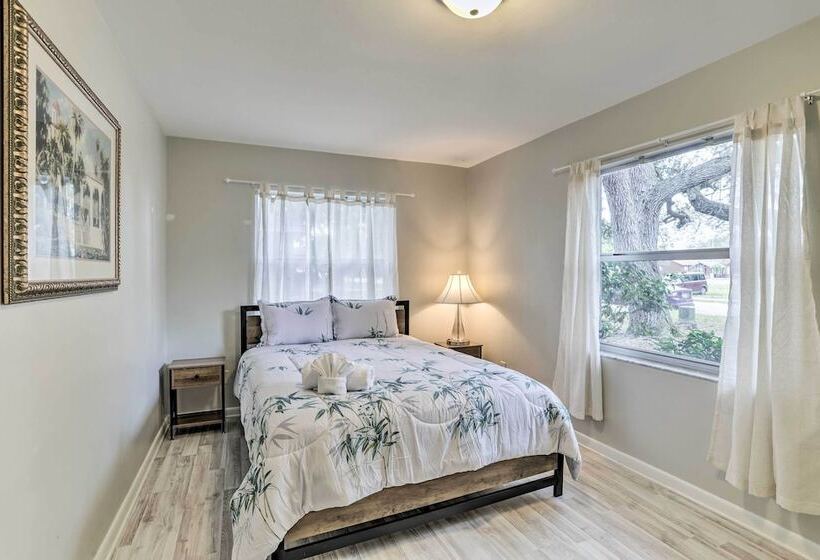 Largo Hideaway W/ Game Room & Fenced Yard!