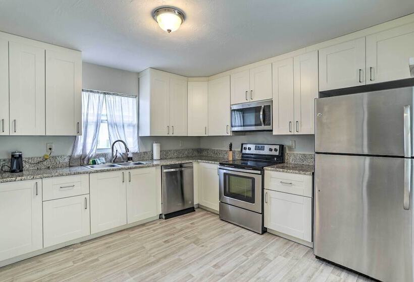 Largo Hideaway W/ Game Room & Fenced Yard!