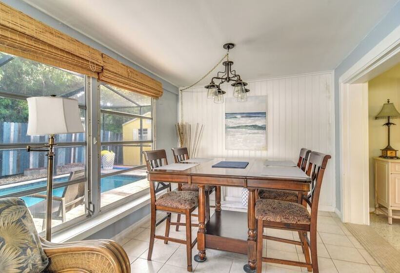 4 Mi To Dog Beach: Largo Home W/ Pool & Hot Tub!