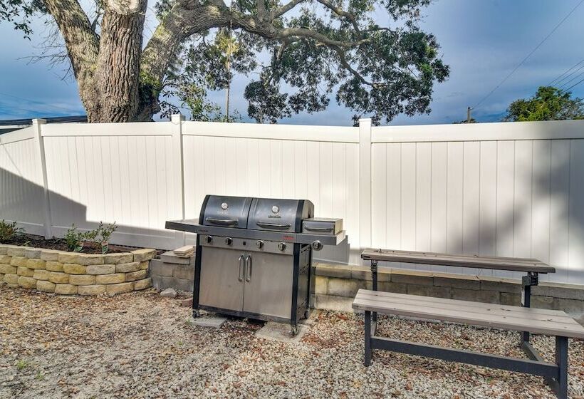 4 Mi To Dog Beach: Largo Home W/ Pool & Hot Tub!