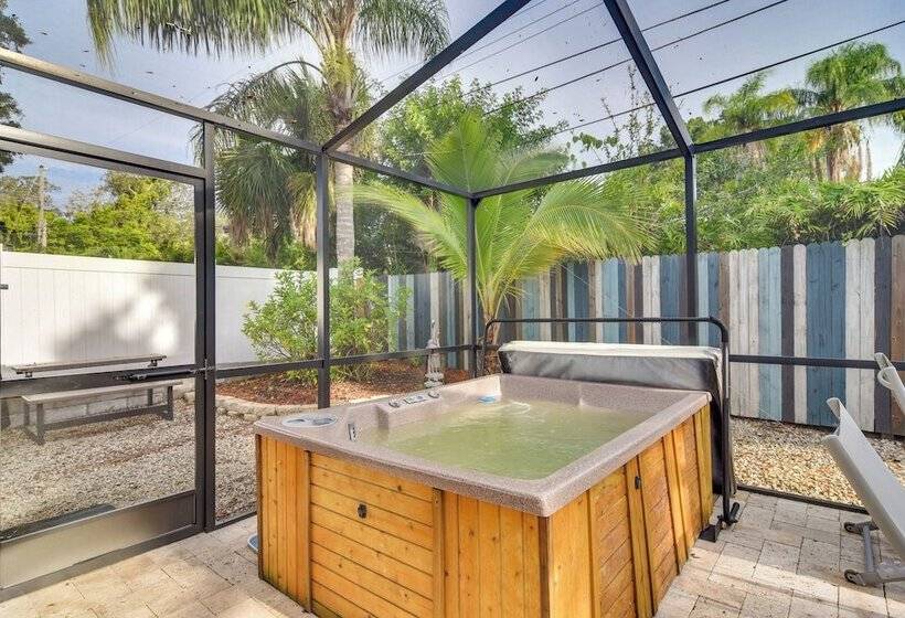 4 Mi To Dog Beach: Largo Home W/ Pool & Hot Tub!