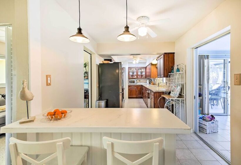 4 Mi To Dog Beach: Largo Home W/ Pool & Hot Tub!