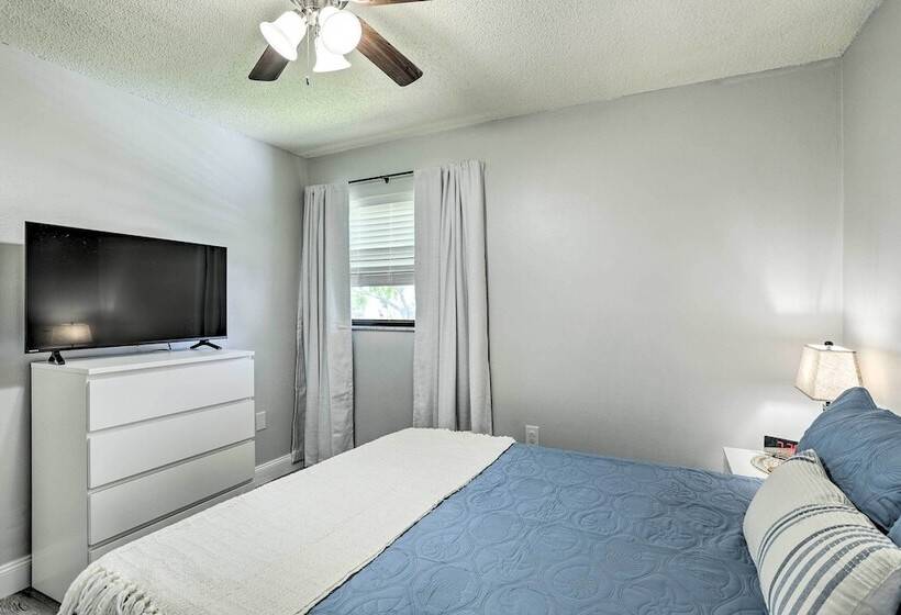 Largo Oasis W/ Pool & Grill: 10 Min To Beach!