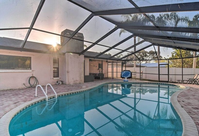 Largo Oasis W/ Pool & Grill: 10 Min To Beach!