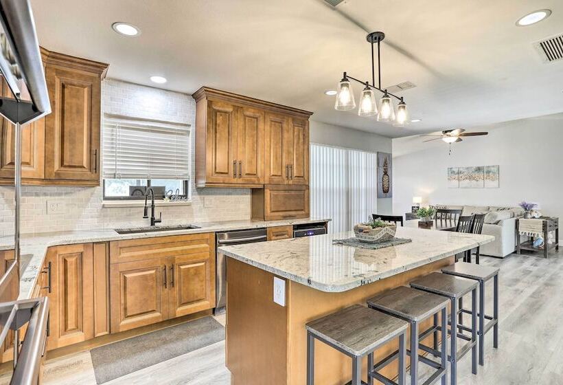 Largo Oasis W/ Pool & Grill: 10 Min To Beach!