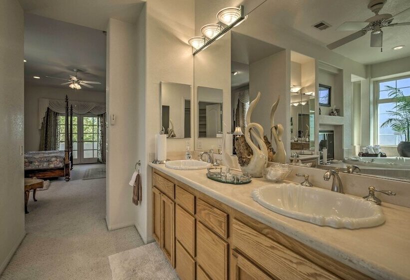 El Cajon Home W/ Pool, Grill Station & Decks