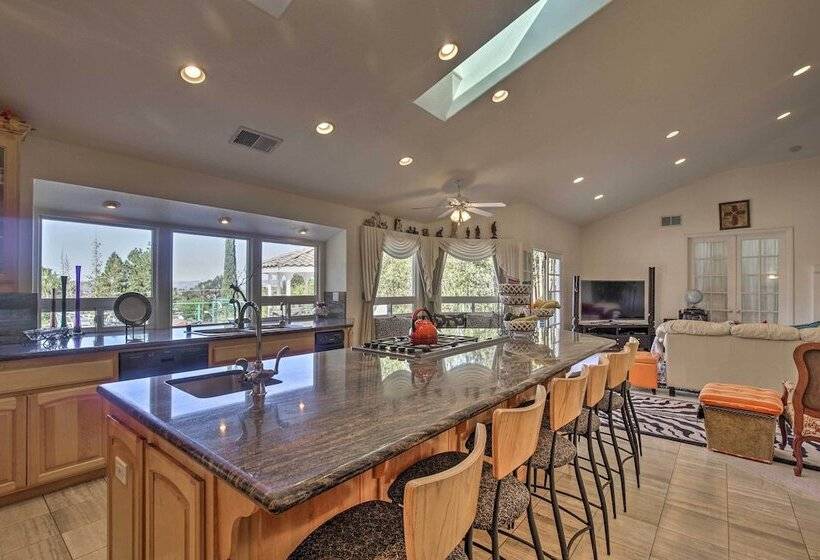 El Cajon Home W/ Pool, Grill Station & Decks