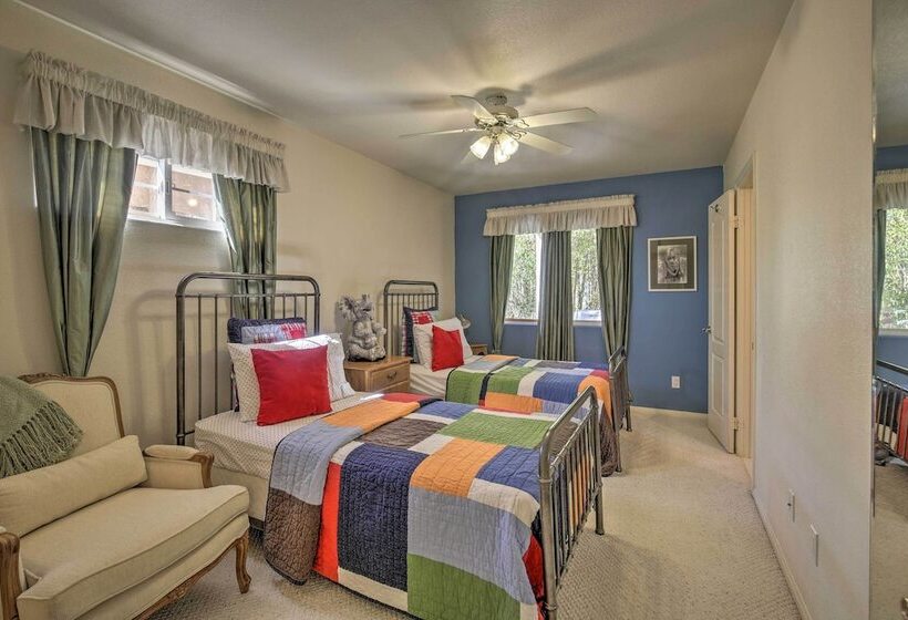 El Cajon Home W/ Pool, Grill Station & Decks