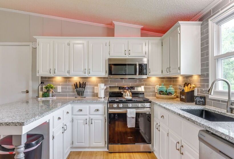 8 Mi To Beach: Lake View Haven In Linn Creek!