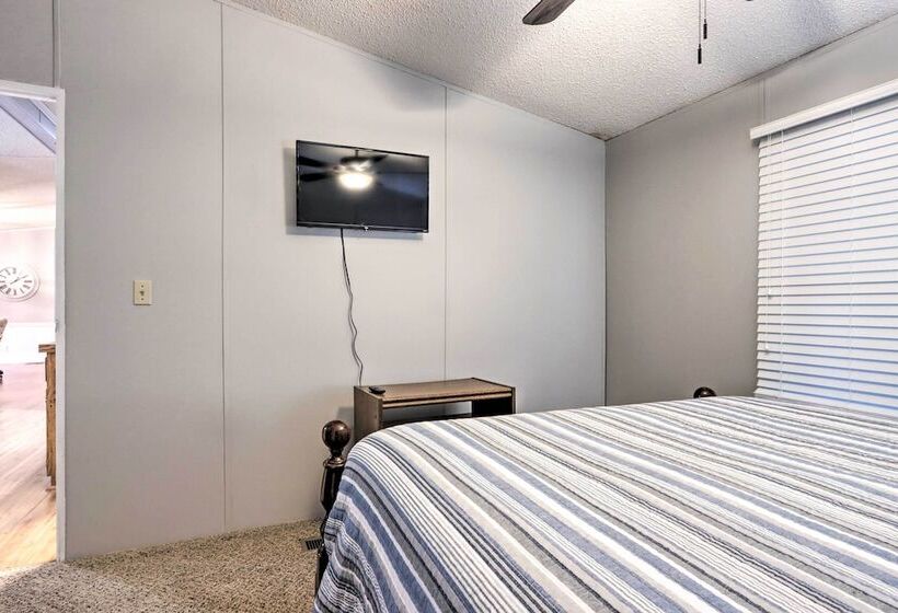 8 Mi To Beach: Lake View Haven In Linn Creek!