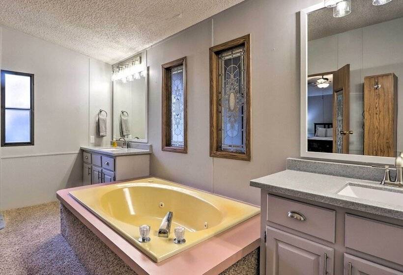 8 Mi To Beach: Lake View Haven In Linn Creek!