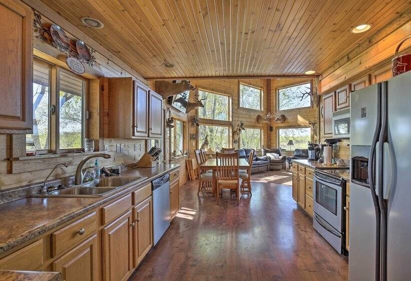 Lodge On 240 Acres W/ Deck, Grill & Fire Pit!