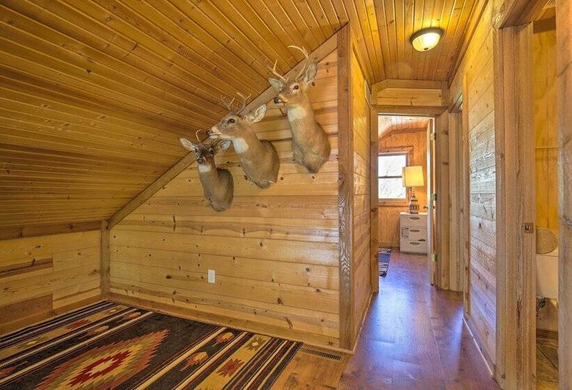 Lodge On 240 Acres W/ Deck, Grill & Fire Pit!