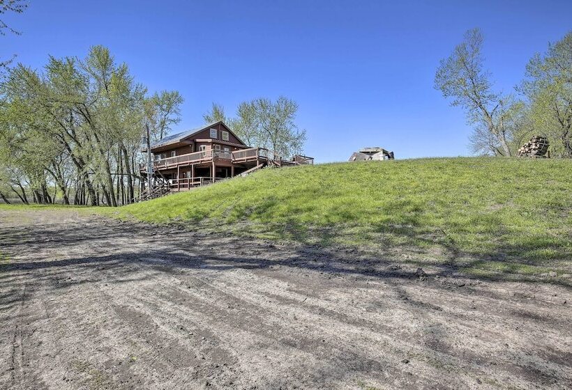 Lodge On 240 Acres W/ Deck, Grill & Fire Pit!