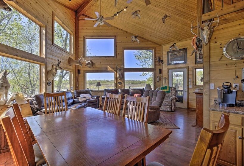 Lodge On 240 Acres W/ Deck, Grill & Fire Pit!
