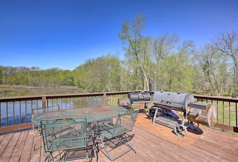 Lodge On 240 Acres W/ Deck, Grill & Fire Pit!