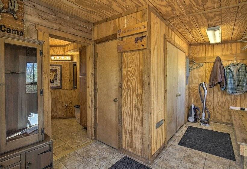 Lodge On 240 Acres W/ Deck, Grill & Fire Pit!